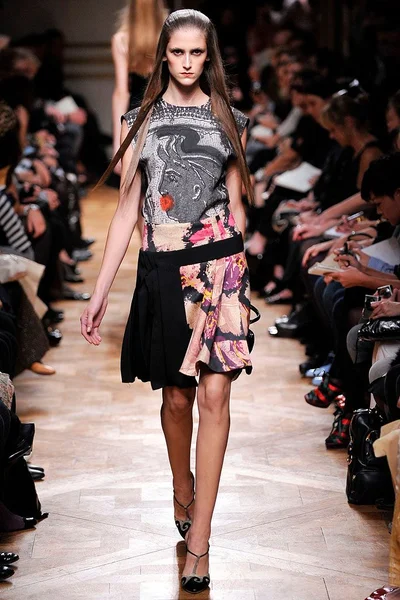 Look 14
